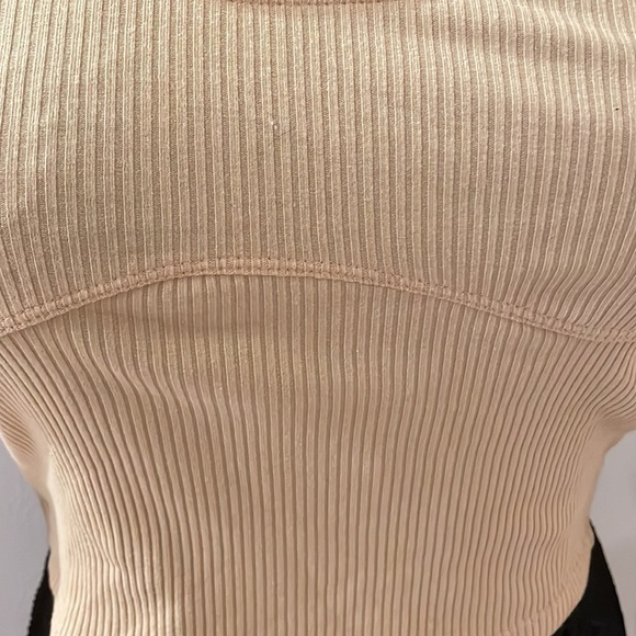 𝅺FOREVER 21 top - Picture 2 of 3